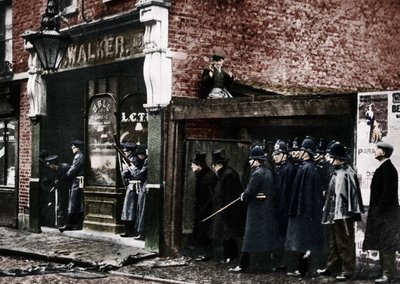 El asedio de Sidney Street, Whitechapel, Londres, 1911, 1935 de Unbekannt