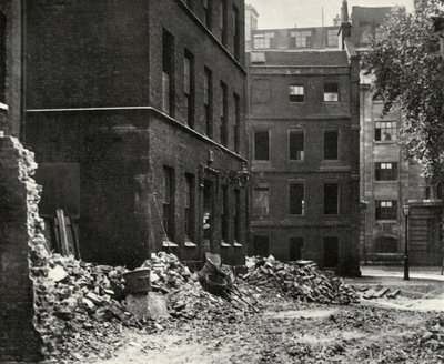 El sitio de la puerta de Fetter Lane y las casas abandonadas esperando demolición, 1934 de Unbekannt
