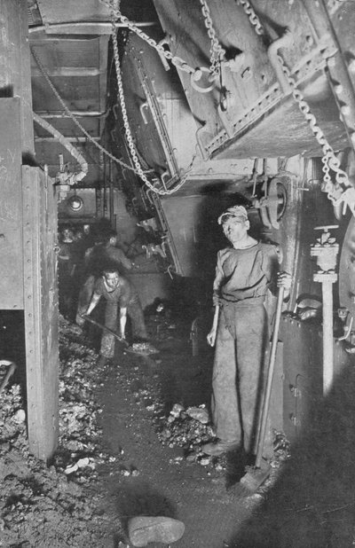 La sala de máquinas de un acorazado, 1914 de Unbekannt