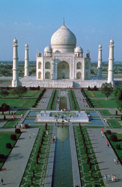 El Taj Mahal, desde la parte superior de la puerta de entrada, Agra, India de Unbekannt