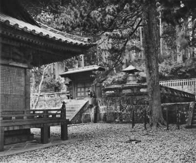La tumba de Ieyasu, fundador de la dinastía Tokugawa, en Nikko, 1926 de Unbekannt