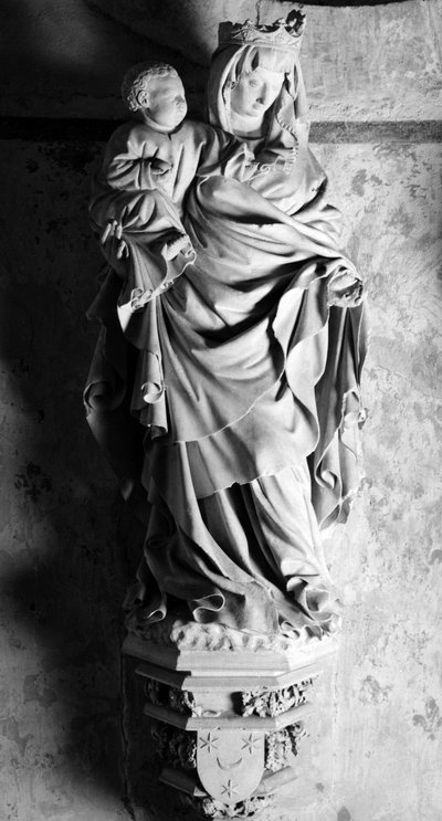 La Virgen y el Niño. Escultura atribuida a Juan de Huerta (1414-1461). Siglo XV Iglesia de la Colegiata de San Juan Bautista de Rover en la Llanura (Costa de Oro) de Unbekannt