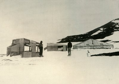 Los cuarteles de invierno de la Expedición Discovery en Hut Point, c1908, 1909 de Unbekannt