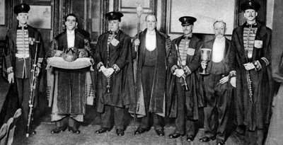La ceremonia anual de elección de un nuevo maestro para la Compañía de Silleros, Londres, 1926-1927 de Unbekannt