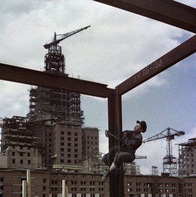 La construcción del edificio principal de la Universidad Estatal de Moscú en las Colinas Lenin de Unbekannt