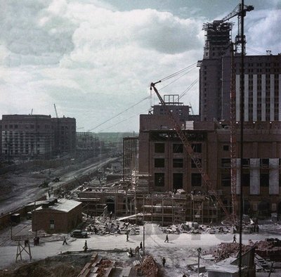 La construcción del edificio principal de la Universidad Estatal de Moscú en las colinas de Lenin de Unbekannt
