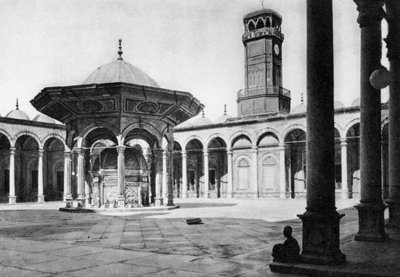 El patio de la Mezquita de Muhammad Ali en la Ciudadela de Saladino, El Cairo, Egipto, c1920s de Unbekannt