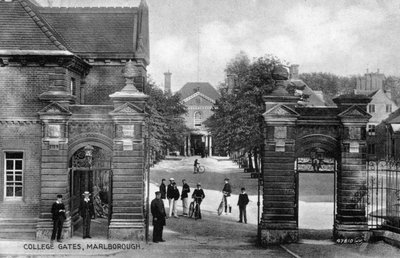 La entrada al Marlborough College, Marlborough, Wiltshire, principios del siglo XX de Unbekannt