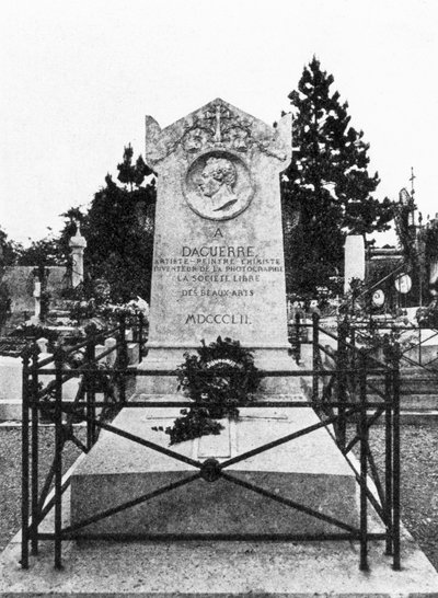La lápida de Louis Daguerre, pionero de la fotografía francesa de Unbekannt