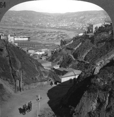 El puerto y la ciudad de Valparaíso, Chile, c1900s de Unbekannt