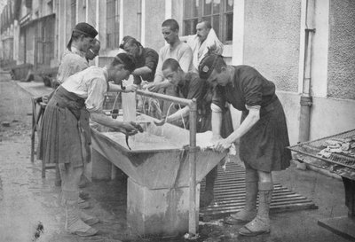 El aseo matutino en el continente, 1914 de Unbekannt