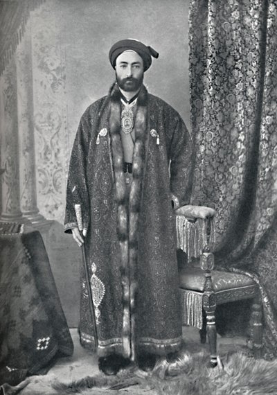 El oficial a cargo del santuario sagrado en Mashhad, Persia, 1902 de Unbekannt