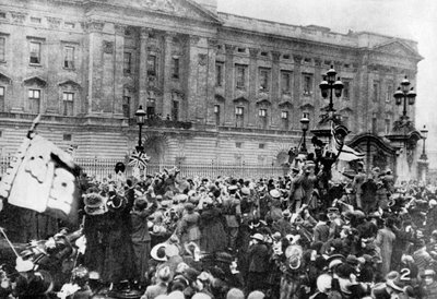 El aviso oficial del armisticio siendo leído, Palacio de Buckingham, 1918 1936 de Unbekannt