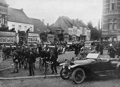 El papel de los transportes motorizados en la retirada de Amberes, 1914 de Unbekannt
