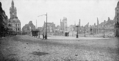 Las ruinas y el campanario de Douai, Francia, 1918 de Unbekannt