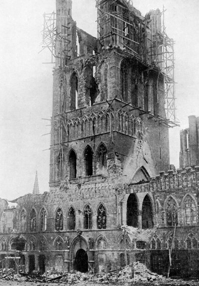 La torre del Market Hall después de un bombardeo alemán, Ypres, Bélgica, Primera Guerra Mundial, 1920 de Unbekannt