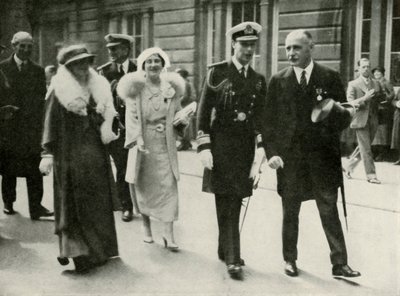 Sus Majestades en Edimburgo durante las celebraciones del Jubileo del Rey Jorge V de Unbekannt