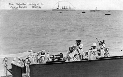 Sus Majestades desembarcando en el Apollo Bunder, Bombay, India, principios del siglo XX de Unbekannt