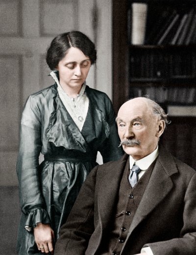 Thomas Hardy, poeta, novelista y dramaturgo inglés con su segunda esposa, Florence, 1912-1928 de Unbekannt