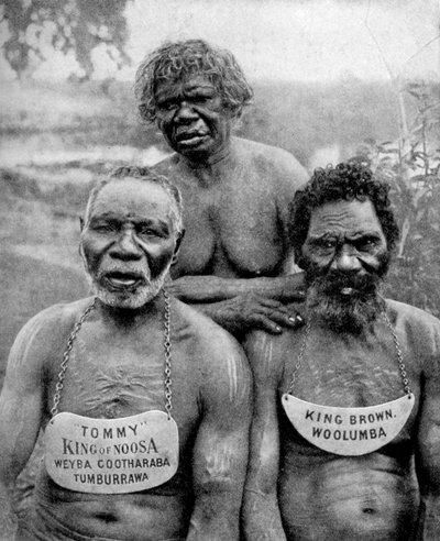 Tres aborígenes de las tribus costeras cerca de Brisbane, Australia, 1922 de Unbekannt