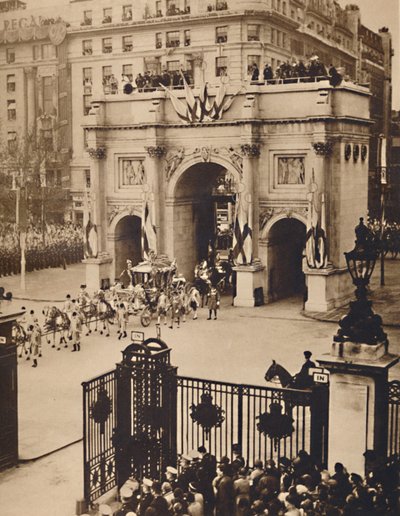 A través de la Puerta de los Soberanos, Marble Arch, 12 de mayo de 1937 de Unbekannt