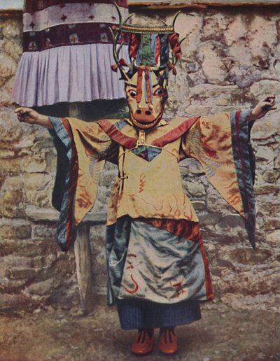 Lama tibetano vestido para la danza del diablo, c1935 de Unbekannt