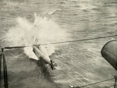 Torpedo entrando en el agua, 1919 de Unbekannt