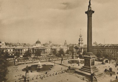 Trafalgar Square. Donde se Guardaban los Halcones del Rey Junto con los Caballos Reales, c1935 de Unbekannt