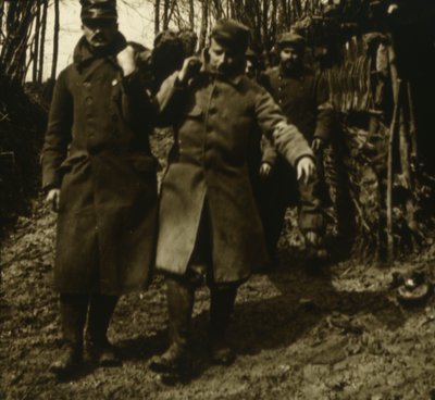 Transportando a los heridos, c1914-c1918 de Unbekannt