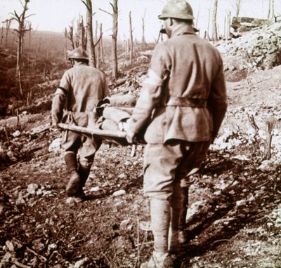 Transportando a los heridos, Chemin des Dames, norte de Francia, c1914-c1918 de Unbekannt