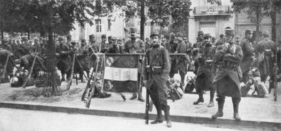 Tropas y bandera de la 102ª infantería francesa, Saint-François-Xavier, París, Francia, agosto de 1914 de Unbekannt