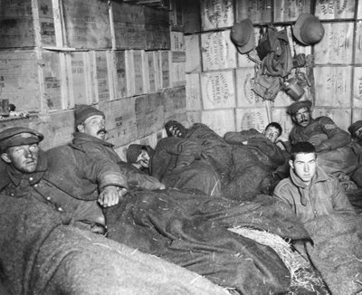 Tropas en descanso, Dardanelos, Turquía, 1915-1916 de Unbekannt