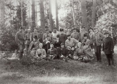 El zar Alejandro III con familia y amigos en una cacería en el Bosque de Bialowieza, Rusia, 1894 de Unbekannt