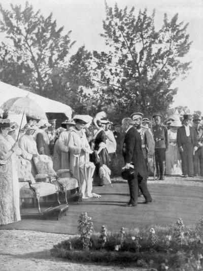 El Zar Nicolás II con el presidente francés Poincaré de visita, Krasnoye Selo, Rusia, 22 de julio de 1914 de Unbekannt