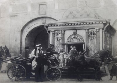 La zarina Alexandra Fyodorovna visitando la Capilla Iberiana, Moscú, Rusia, 1900s de Unbekannt