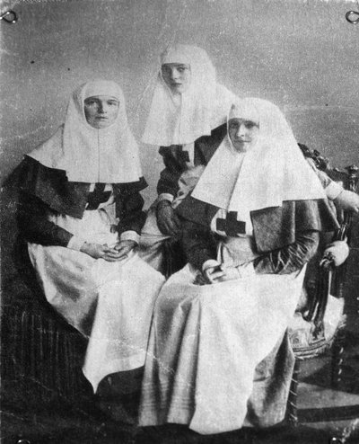 La zarina Alexandra y las grandes duquesas Olga y Tatiana de Rusia, 1914 de Unbekannt