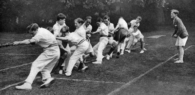 Tira y afloja en el día deportivo de la Escuela Junior Mill Hill, Londres, 1926-1927 de Unbekannt