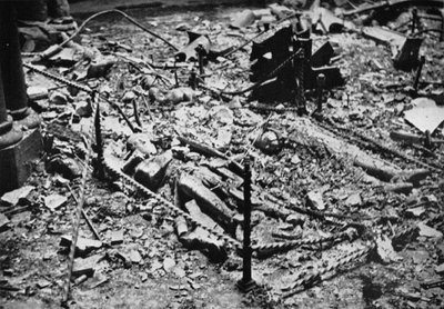 Dos de las efigies de los Caballeros en la rotonda de la Iglesia del Templo, destruidas por el fuego, 1941 de Unbekannt