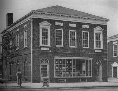 Dos tiendas en Yorkship Village, Nueva Jersey, 1925 de Unbekannt
