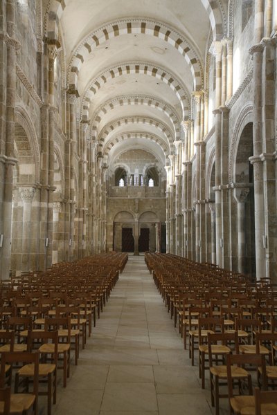 Nave de la basílica de Vezelay, Vezelay, Francia de Unbekannt