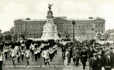 Memorial de Victoria, Palacio de Buckingham y Guardias, Londres, años 1930 de Unbekannt