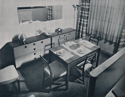 Vista en la sala de estar-comedor diseñada por Gilbert Rohde, 1936 de Unbekannt