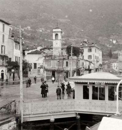 Vista de Moltrasio en la orilla del Lago de Como, Italia, siglo XX de Unbekannt