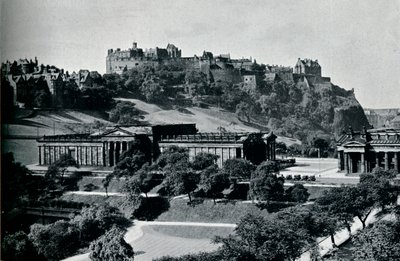 Vista de la Galería Nacional de Escocia y el Castillo de Edimburgo, c1945 de Unbekannt