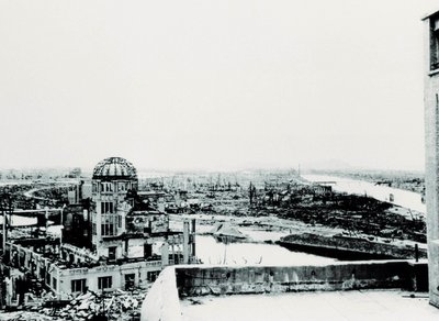 Vista de la ciudad de Hiroshima después de la explosión de la bomba atómica: ruina del Palacio de Exposiciones Agrícolas de Unbekannt
