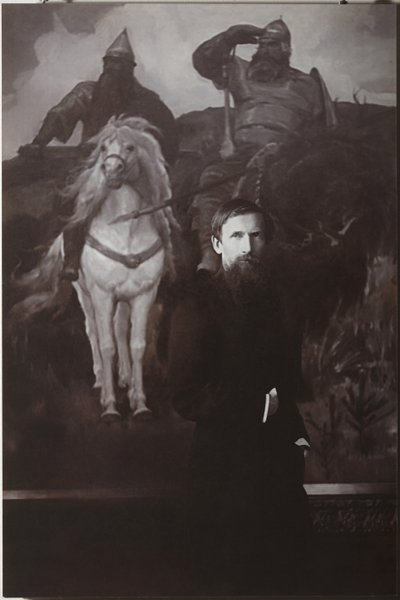 Viktor Vasnetsov ante su pintura Bogatyrs de Unbekannt