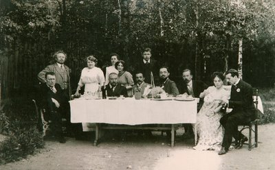 Visitantes con el autor ruso Alexander Kuprin y su familia, Gatchina, Rusia, principios del siglo XX de Unbekannt