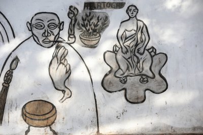 Pintura mural vudú en el Mercado Fetiche de Akodessewa, conocido como el mercado vudú más grande del mundo. Lomé, Togo de Unbekannt