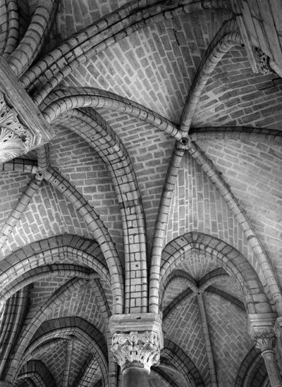 Vistas del deambulatorio. Vista interna de la Basílica de Saint Denis en Saint-Denis, Seine Saint Denis, Ile de France. Fotografía de Unbekannt
