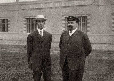 Wilbur Wright, aviador estadounidense, y Leon Bollee, inventor y fabricante de automóviles francés, 1908 de Unbekannt